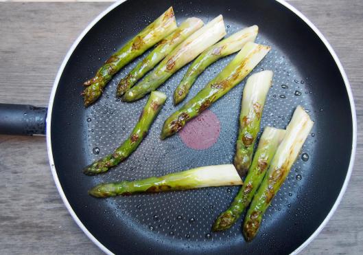 asperges vertes-œuf mollet-parmesan-combinaisons alimentaires-sans gluten-Narbonne-blog Narbonne-blogueuse Narbonne