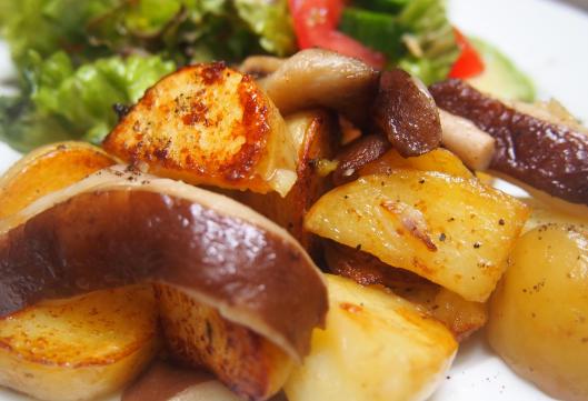 pomme de terre nouvelle-pommes de terre sautées- shiikaté-oignon cébette-blog Narbonne-Narbonne-blogueuse Narbonne-Carole Caillaba Suchet